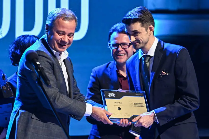 Laureat nagrody w kategorii audio za materiał Bunt. Decydujący bój o ziemię  Adrian Bąk. Fot. PAP/Radek Pietruszka